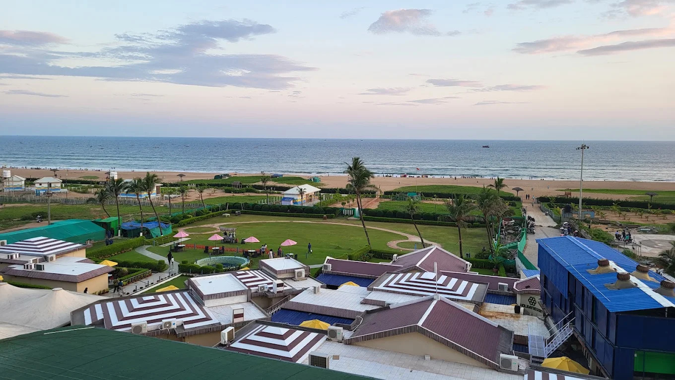 Holiday Palms Restaurant and Bar Puri